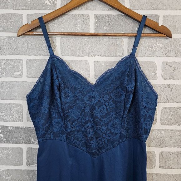 Vintage Vanity Fair Full Slip Women 36 Navy Nylon Lace Bodice Trim Lingerie 50's - Picture 2 of 9